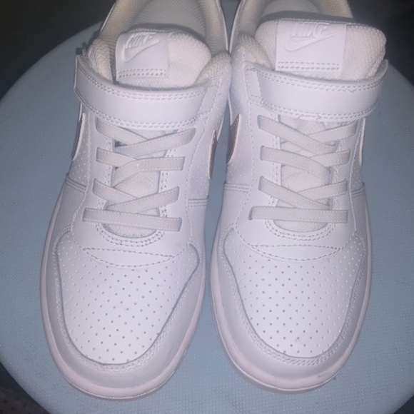 Nike shoes - Picture 2 of 6